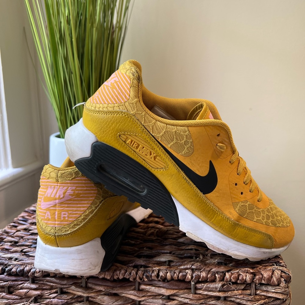 Vintage Yellow Nike Airmax 90 Sneakers